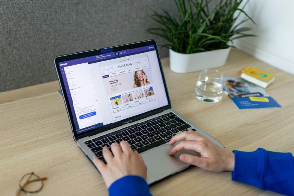 Webflow vs Framer : que choisir pour vos projets web ?